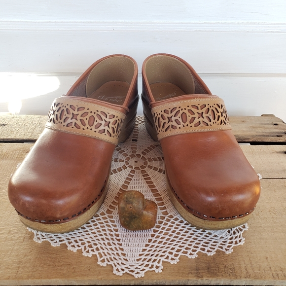 🌾Dansko Honey Clogs•Rustic Cottage•Western Tooled Belt•Tan•EU37/ 6.5-7 US - Picture 9 of 15